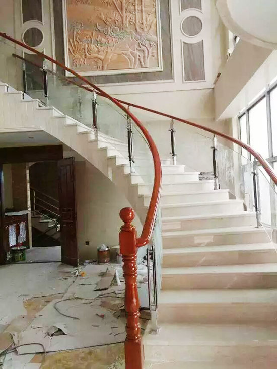 大朗铁艺楼梯护手安装...